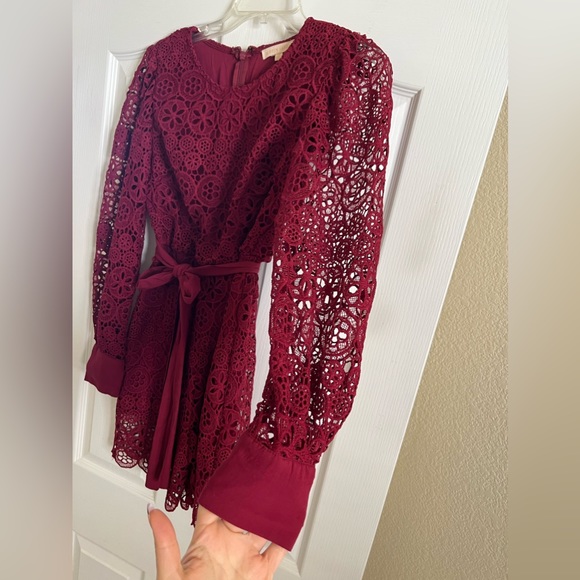 🌹 3 for $25 🛍️ Crochet Lace Romper DateNight Puffed Sleeves Outfit - Picture 3 of 5